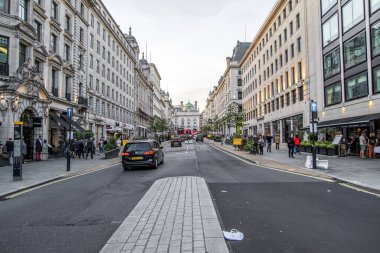 Londra, İngiltere - 14 Eylül 2023: Waterloo Place işlek Londra caddesi.