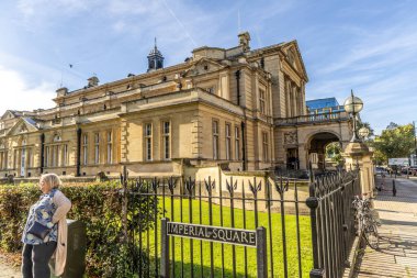 Cheltenham, İngiltere - 15 Ekim 2023: Cheltenham Belediye Konser Salonu, süslü Edwardian konser salonu.