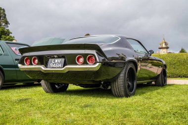 Bristol, UK- 13 Ağustos 2023: Chevrolet Camero SS klasik kaslı araba gösterisinde arkada kaldı. 1969 Camaro toplam satışları 243085 'e ulaştı.