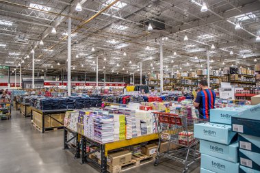 Bristol, UK- 13 Ağustos 2023: Avonmouth 'taki Costco Depo Dükkanı.