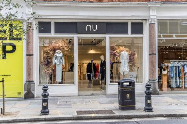 Londra, UK- 6 Ağustos 2023: Nu Chelsea Giyim Dükkanı.