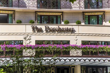Londra, UK- 6 Ağustos 2023: zengin Dorchester Oteli, Mayfair.