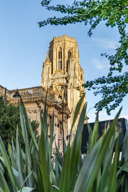 Bristol, İngiltere - 11 Kasım 2023: The Wills Memorial Building parkın tepesindeki Bristol Üniversitesi 'nin bir bölümü.