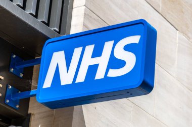 Oxford, İngiltere - 5 Haziran 2024: Bir NHS 'ye yakın çekim. Ulusal Sağlık Servisi.