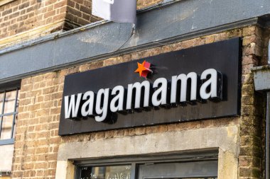Oxford, İngiltere - 5 Haziran 2024: Wagamama eski Oxford kentinde Asya tarzı restoran ile anlaştı.