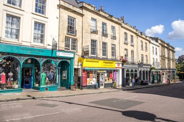 Bristol, UK- 15 Ağustos 2023: Clifton Köy Merkezi, Bristol şehrinin üst pazar banliyösü.