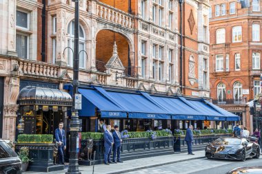 Londra, UK- 19 Ağustos 2023: Mayfair Mount Caddesi 'ndeki George Sosyal Kulübü
