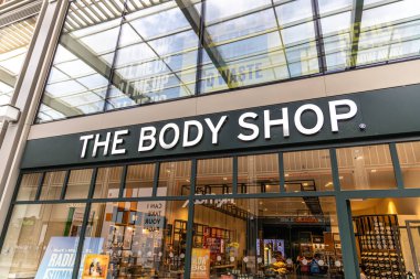 Oxford, İngiltere - 5 Haziran 2024: Westgate Alışveriş Merkezi 'ndeki The Body Shop' un bir şubesinin mağaza adı.