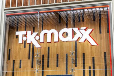 Oxford, İngiltere - 5 Haziran 2024: Westgate Alışveriş Merkezi Oxford 'da TK Maxx Giyim Mağazası logosu.