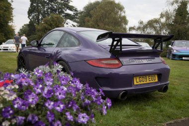 Bristol, UK- 23 Ağustos 2023: Mor Porsche 911 GT3997.
