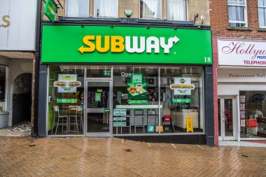 Mansfield, İngiltere - 8 Ağustos 2023: Mansfield şehir merkezindeki Metro Restoranı.