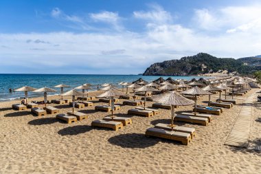 Kutsal Meryem Ana Manastırı Tsambika Kyra Psili 'ye ulaşmak için 300 beyaz adım.