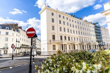 Kutsal Meryem Ana Manastırı Tsambika Kyra Psili 'ye ulaşmak için 300 beyaz adım.