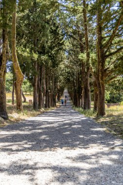 Rodos, Yunanistan - 9 Mayıs 2024: Athena Polias Filerimos Manastırı 'ndan Filerimos Geçidi' ne.
