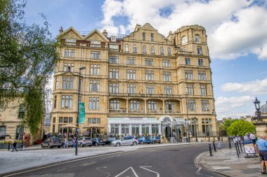 Bath, İngiltere - 5 Haziran 2023: The Architect beautiful restaurant Bath 'daki Empire Hotel' in altında yer alıyor.