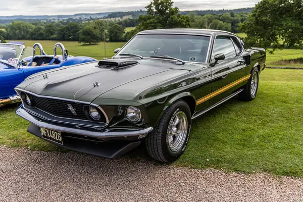 Bristol, UK- 11 Ağustos 2024: Koyu Yeşil Ford Mustang 1969 Mach 1.