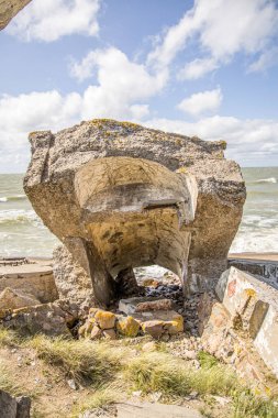 Baltık denizi sahilindeki sığınak kalıntıları, Letonya'nın Liepaja'daki eski Sovyet üssü Karosta'daki eski bir kalenin parçası.