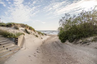 Baltık Denizi 'ne giden Broadway geçidine sahil girişi.