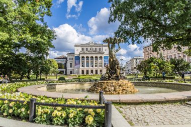 Riga, Letonya - 7 Temmuz 2023 Letonya Ulusal Operası 'nda Çeşme Perisi.