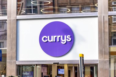 Londra, UK- 19 Eylül 2024: Currys Modern İnşaat Cephesi Dükkanı - Şehir Elektronik Perakende Dükkanı.