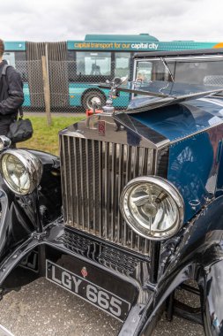 Llandow, Wales - 30 Haziran 2024: Vintage Retro 'nun ön ızgarası 1920' lerden veya 1930 'lardan kalma Rolls Royce Phantom restorasyonu.