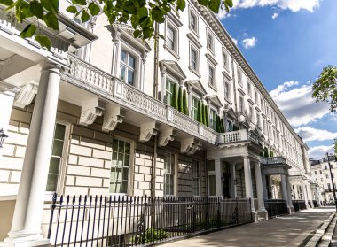 Belgravia ve Kensington bölgelerinde Gürcistan ve Viktorya döneminden kalma teraslı evler.