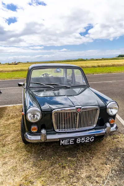 Llandow, Galler - 30 Haziran 2024: Siyah MG 1300 MK II İngiliz retro otomobili.