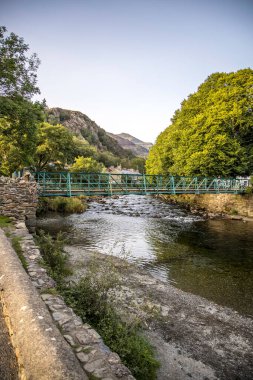 Avrupa 'nın en geniş şelalesi olan Kuldiga' daki Venta Rapid şelalesi Ventas rumba, Letonya 'nın doğal bir anıtı olarak gösterildi..