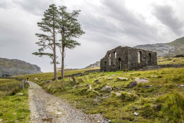 Welsh Rhosydd Şapeli 'ni ya da kiliseyi mahvetmiş. Cwmorthin, Bleneau Ffestiniog, Snowdonia, Gwynedd, Kuzey Galler.