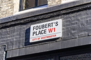 Londra, UK- 19 Eylül 2024: Westminster 'daki Fouberts Place için imza.