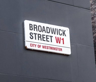 Londra, UK- 19 Eylül 2024 Broadwick Caddesi W1 isim levhası, Westminster Şehri.