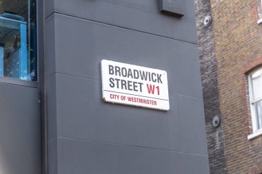 Londra, UK- 19 Eylül 2024 Broadwick Caddesi W1 isim levhası, Westminster Şehri.