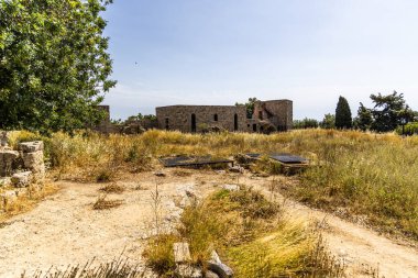 Rodos, Yunanistan - 9 Mayıs 2024: Filerimos Manastırı, Filerimos Tepesi, St. John Şövalyeleri tarafından 15. yüzyılda inşa edilmiştir..