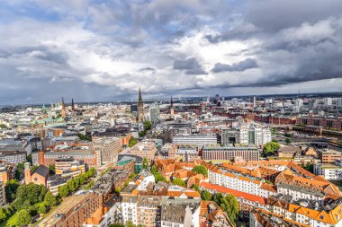Hamburg, Almanya eski kasaba parçası Michelin kuleden göz ardı.