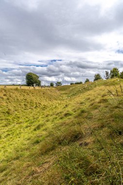 Avebury Neolitik Henge anıtı M.Ö. 3. yüzyılda, Neolitik çağda veya İngiltere 'nin güneybatısındaki Wiltshire' daki Avebury köyünün çevresinde inşa edilmiştir..