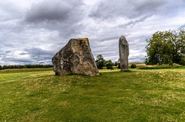 Avebury Neolitik Henge anıtı M.Ö. 3. yüzyılda, Neolitik çağda veya İngiltere 'nin güneybatısındaki Wiltshire' daki Avebury köyünün çevresinde inşa edilmiştir..