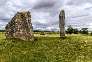 Avebury Neolitik Henge anıtı M.Ö. 3. yüzyılda, Neolitik çağda veya İngiltere 'nin güneybatısındaki Wiltshire' daki Avebury köyünün çevresinde inşa edilmiştir..