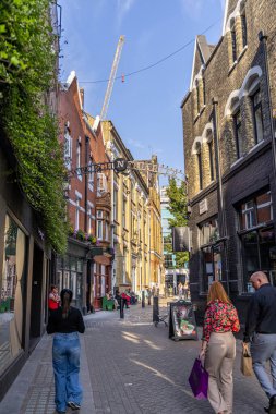 Londra, UK- 19 Eylül 2024: Newburgh Mahallesi için Soho 'da bir imza, alışveriş ve yemek yeri..