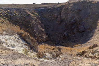 Santorini 'deki Tholos Naftilos' taki Doğal Kaplıcalar ve Volkanik Arazi.