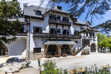 Rodos, Yunanistan - 9 Mayıs 2024: Rodos adasındaki Profitis Ilias tepesindeki Elafos Oteli.