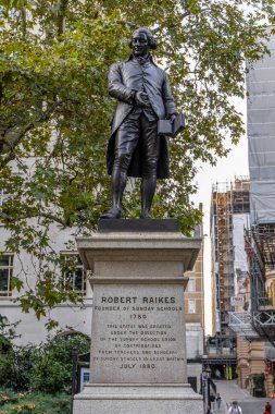 Londra, UK- 19 Eylül 2024: Londra 'daki Robert Raikes Anıtı Pazar Okulu Kurucusuna Övgü.