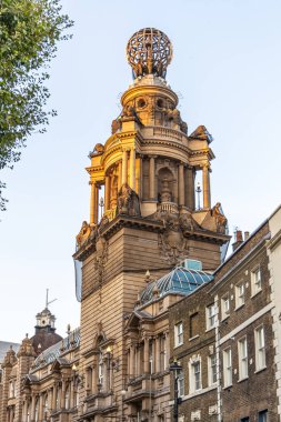 Londra, UK- 19 Eylül 2024: Büyük Kolezyum Tiyatrosu Londra Kule Mimarisi, oymalı detaylar ve kubbeli tavan..