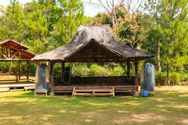 공원에있는 오두막 — 스톡 사진