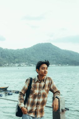 Darma Reservoir ve Kuningan Reservoir 'daki doğal manzara. Kuningan, Batı Java, Endonezya 7 Eylül 2023' te çok güzel tepeleri ve ağaçları var. 