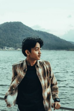 Darma Reservoir ve Kuningan Reservoir 'daki doğal manzara. Kuningan, Batı Java, Endonezya 7 Eylül 2023' te çok güzel tepeleri ve ağaçları var. 