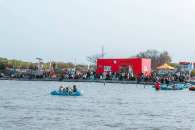 Kejawanan deniz veya plajı 7 Eylül 2023 'te Cirebon, Batı Java, Endonezya' da çok popüler bir turizm merkezidir.