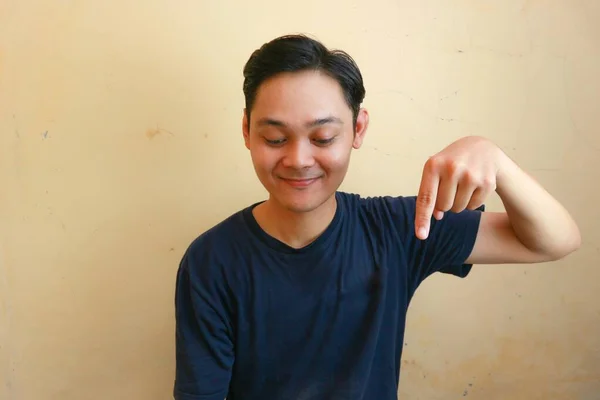 Garçon Indonésien Homme Adulte Qui Pose Devant Caméra Avec Sourire — Photo