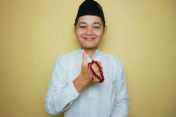 Indonesisk Muslimsk Man Asiatisk Härkomst Bär Muslimska Kläder Och Svart — Stockfoto