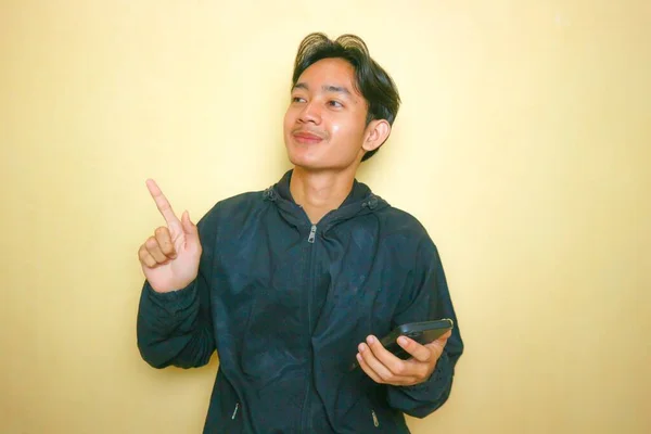 Bel Asiatico Indonesiano Uomo Posa Con Sacco Espressioni Uno Sfondo — Foto Stock