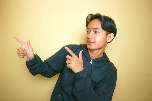 Een Knappe Aziatische Indonesische Man Poseert Met Veel Uitdrukkingen Een — Stockfoto